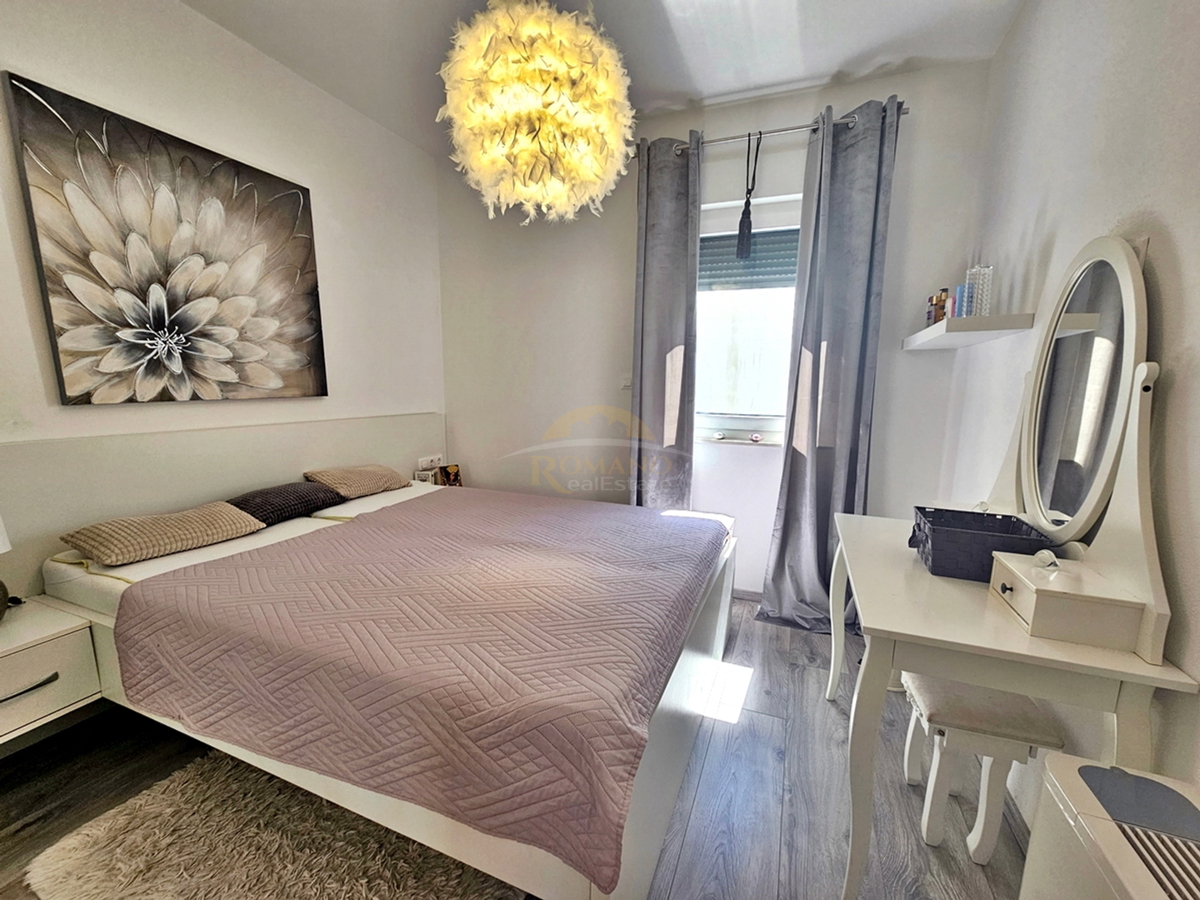 Luksuzna hiša na Čiovu - Mastrinka s 3 apartmaji in odprtim pogledom na morje